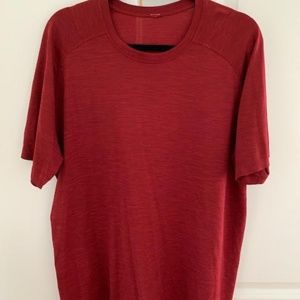 Men's Lululemon short sleeve tee